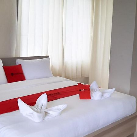 Reddoorz Plus @ Bitung City Center Zewnętrze zdjęcie