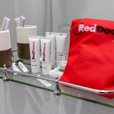 Reddoorz Plus @ Bitung City Center Zewnętrze zdjęcie