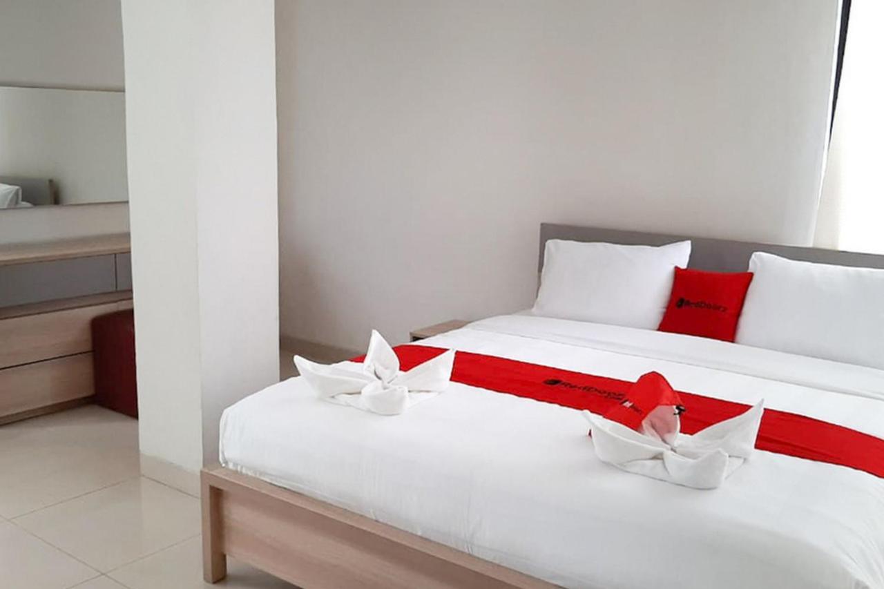 Reddoorz Plus @ Bitung City Center Zewnętrze zdjęcie