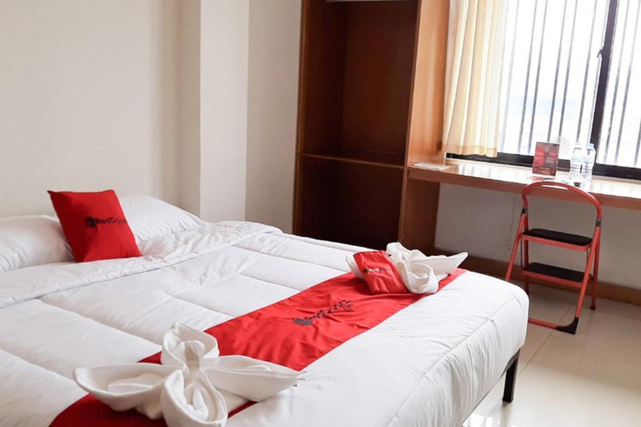 Reddoorz Plus @ Bitung City Center Zewnętrze zdjęcie