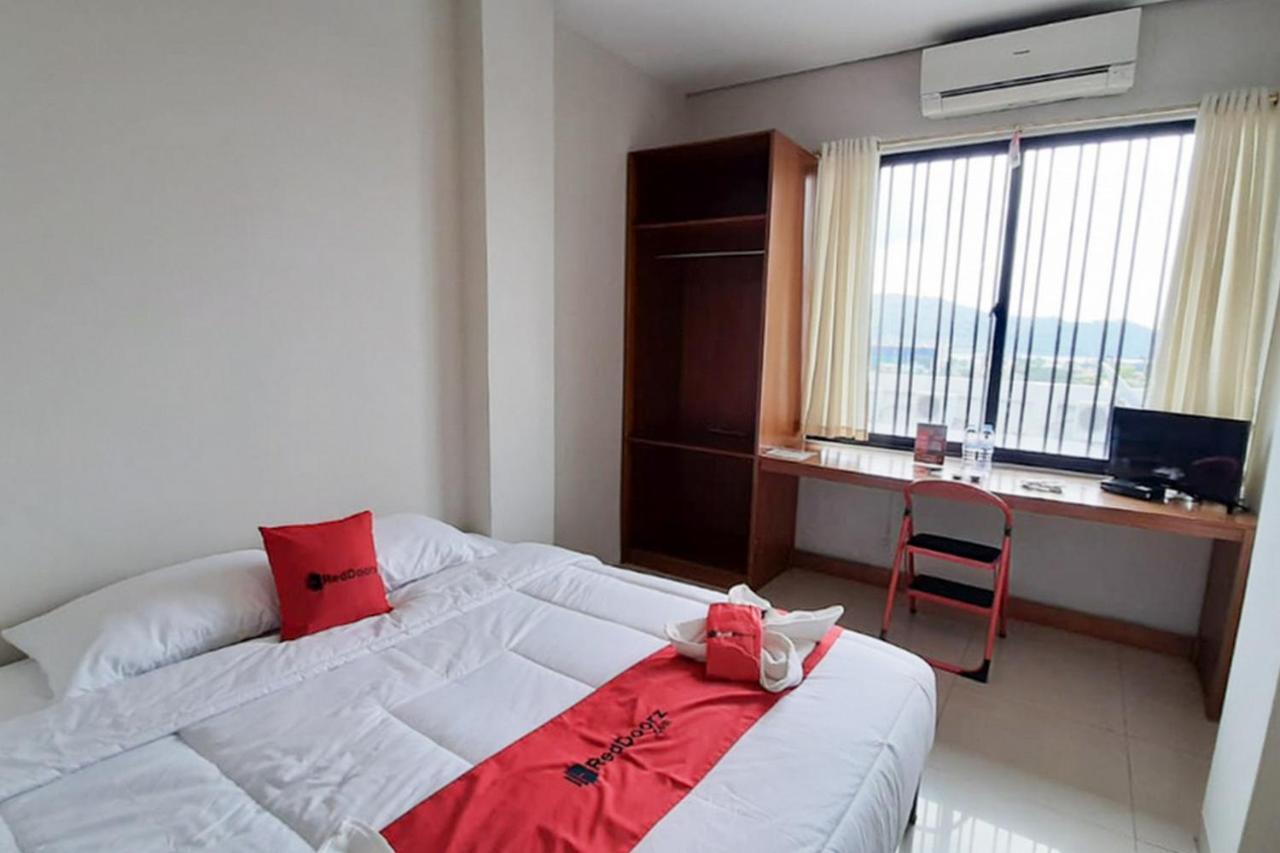 Reddoorz Plus @ Bitung City Center Zewnętrze zdjęcie