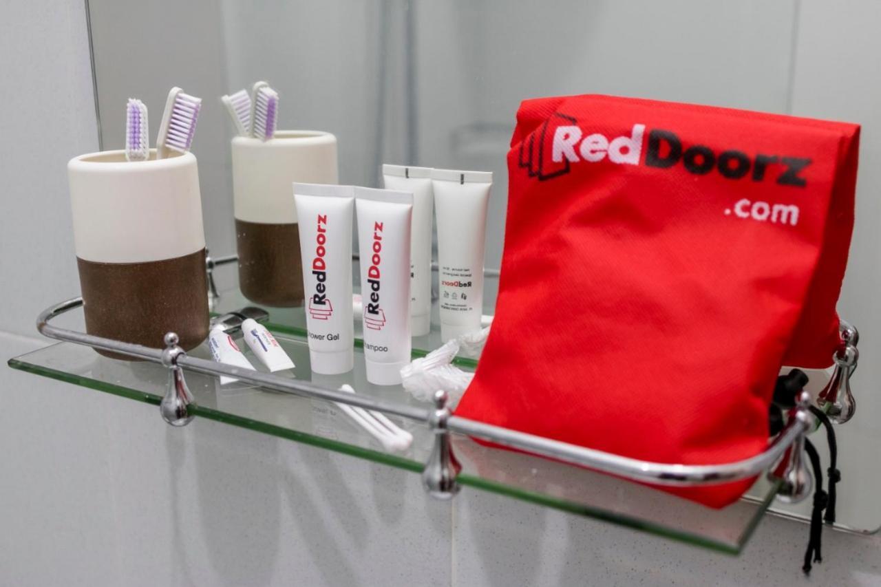 Reddoorz Plus @ Bitung City Center Zewnętrze zdjęcie
